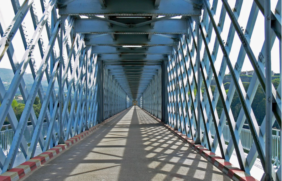 Bridge between Tui and Valenca